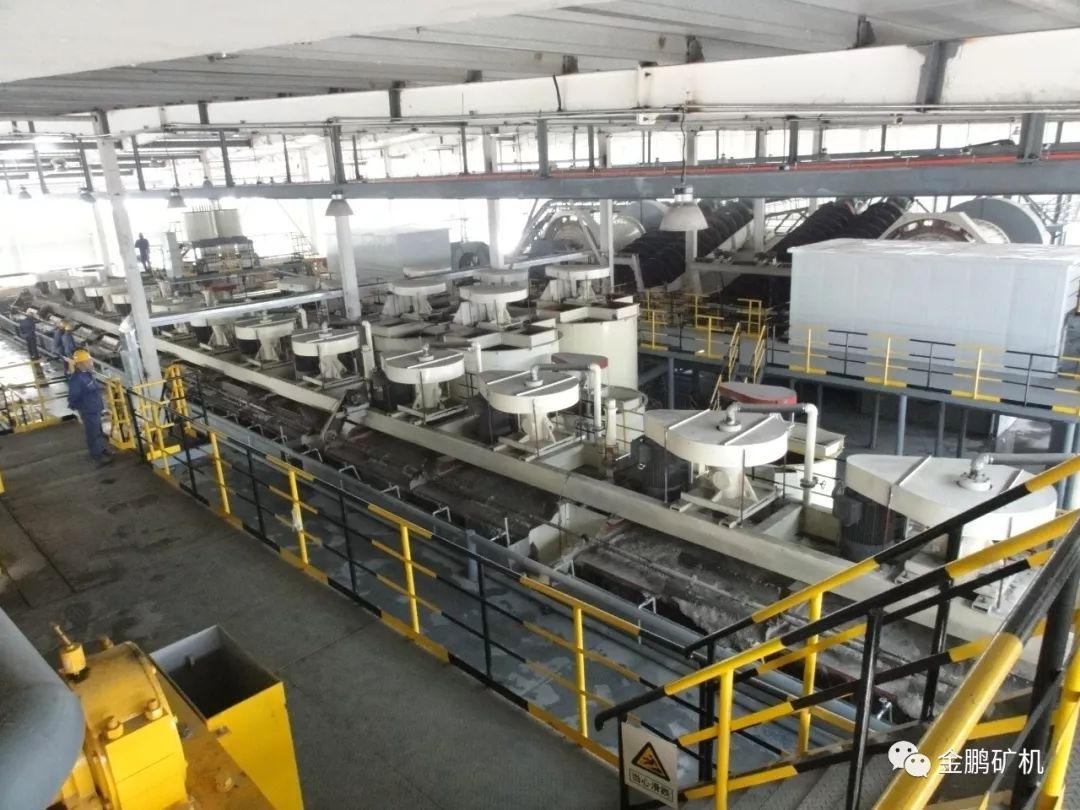 香菇料木屑机总是往外蹦圆木_给料机_熊德明电话自动灰料包蛋机