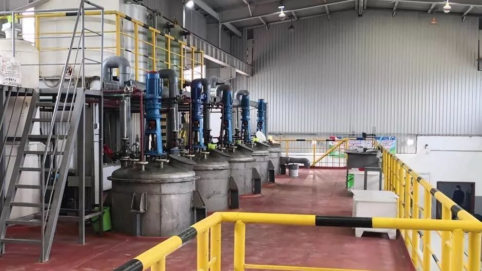 给料机_香菇料木屑机总是往外蹦圆木_熊德明电话自动灰料包蛋机