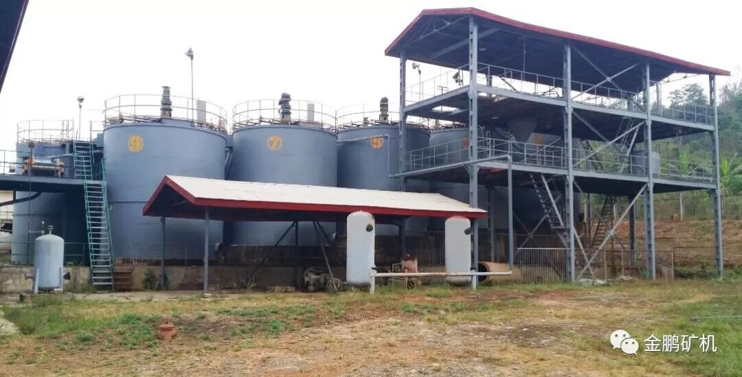 香菇料木屑机总是往外蹦圆木_给料机_熊德明电话自动灰料包蛋机