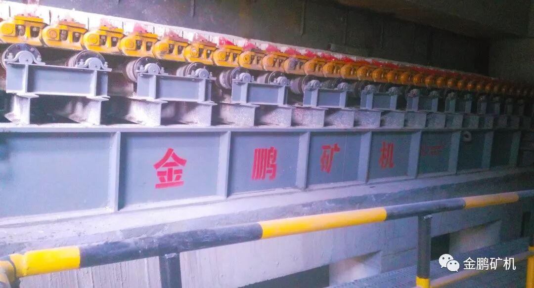 香菇料木屑机总是往外蹦圆木_给料机_熊德明电话自动灰料包蛋机